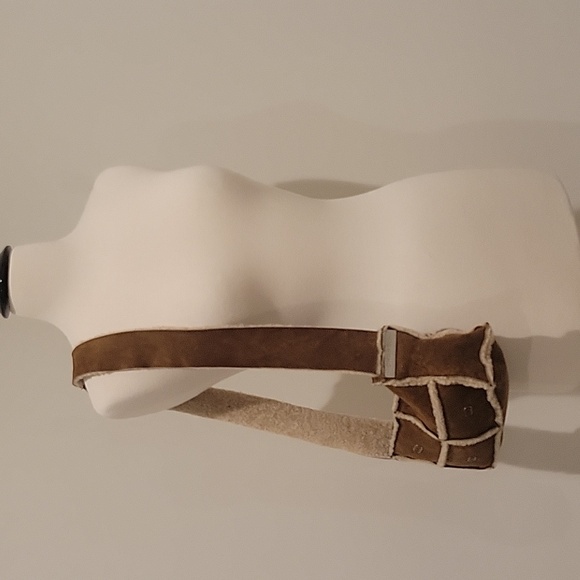 Chanel Leather & Sherpa Wool Shoulder Bag - Picture 11 of 14